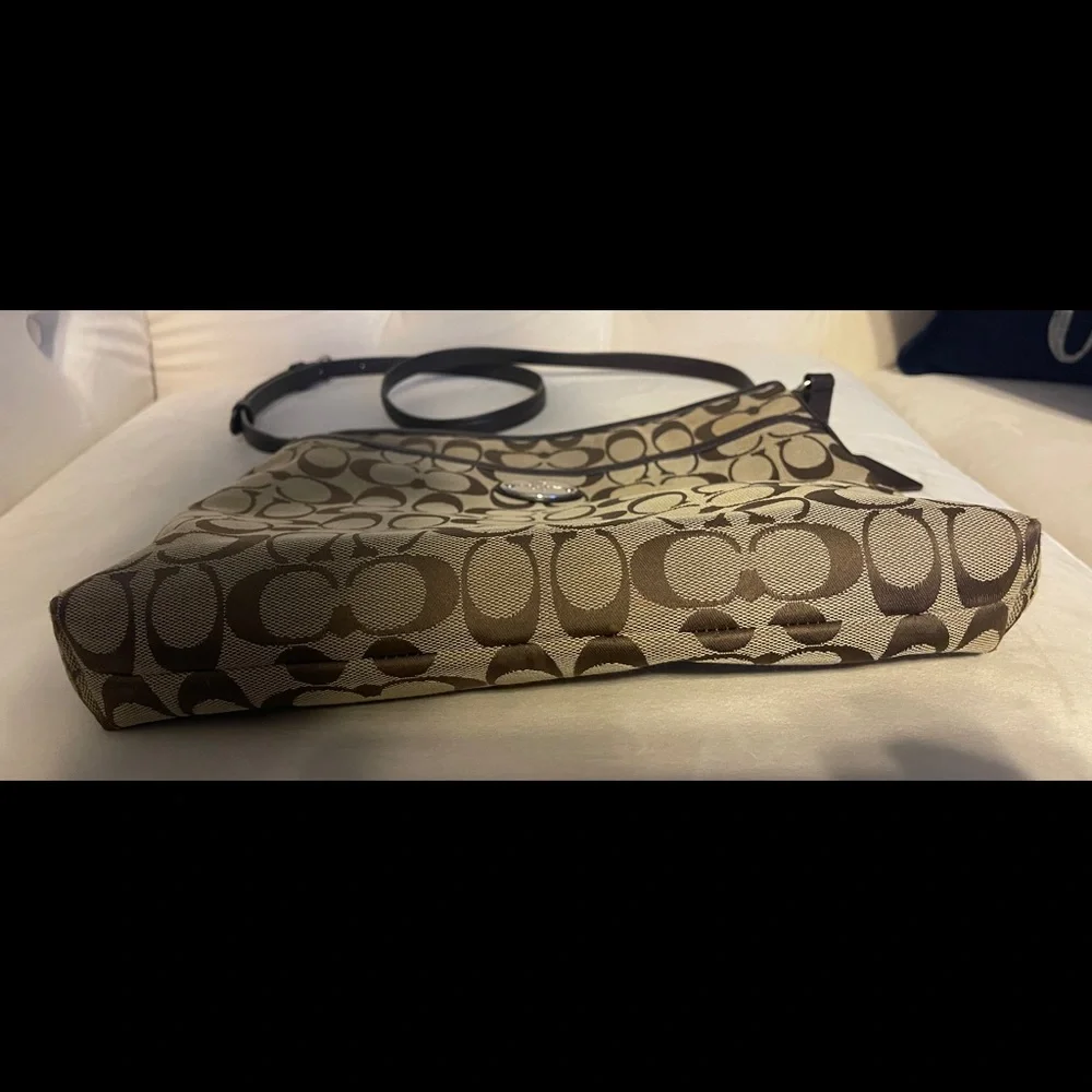 Authentic Coach Crossbody - Picture 5 of 12